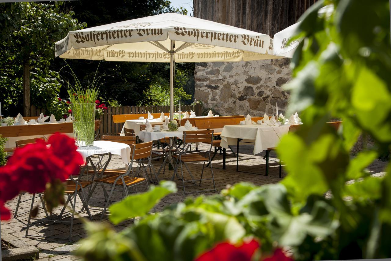 Hotel Wirtshaus Am Schloss Aicha vorm Wald Esterno foto
